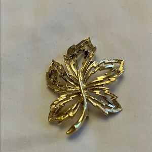 Gold Leaf Brooch - Elegant Women's Jewelry